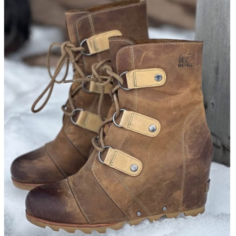 Sorel Joan of Arctic wedge booties. Womens 8.5